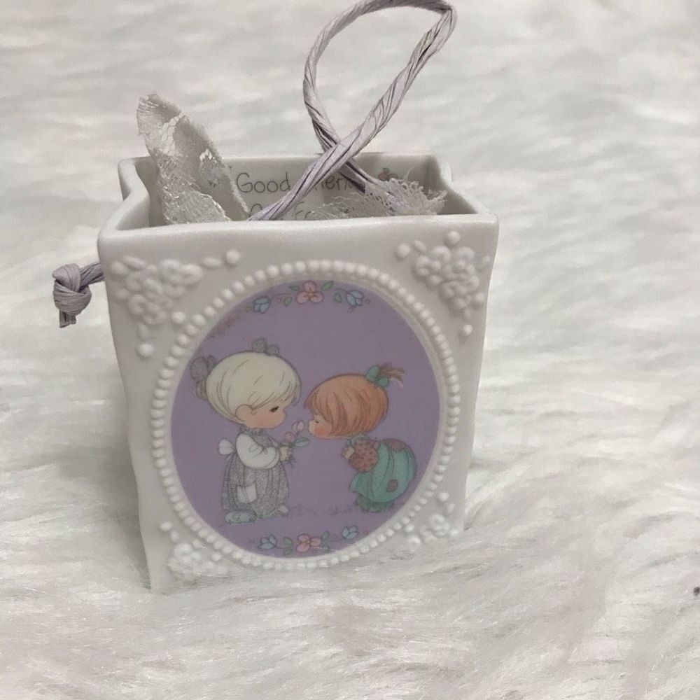 D Precious Moments 1993 Bisque Porcelain Bag, Good Friends are Forever‎